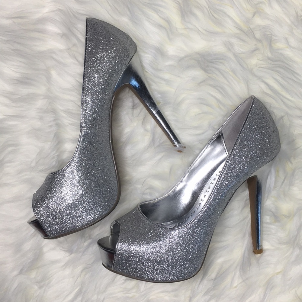 Glitter platform pumps in Silver from Betts